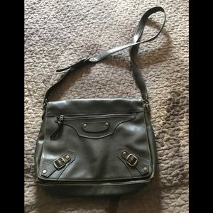 Nine West purse lots of pockets